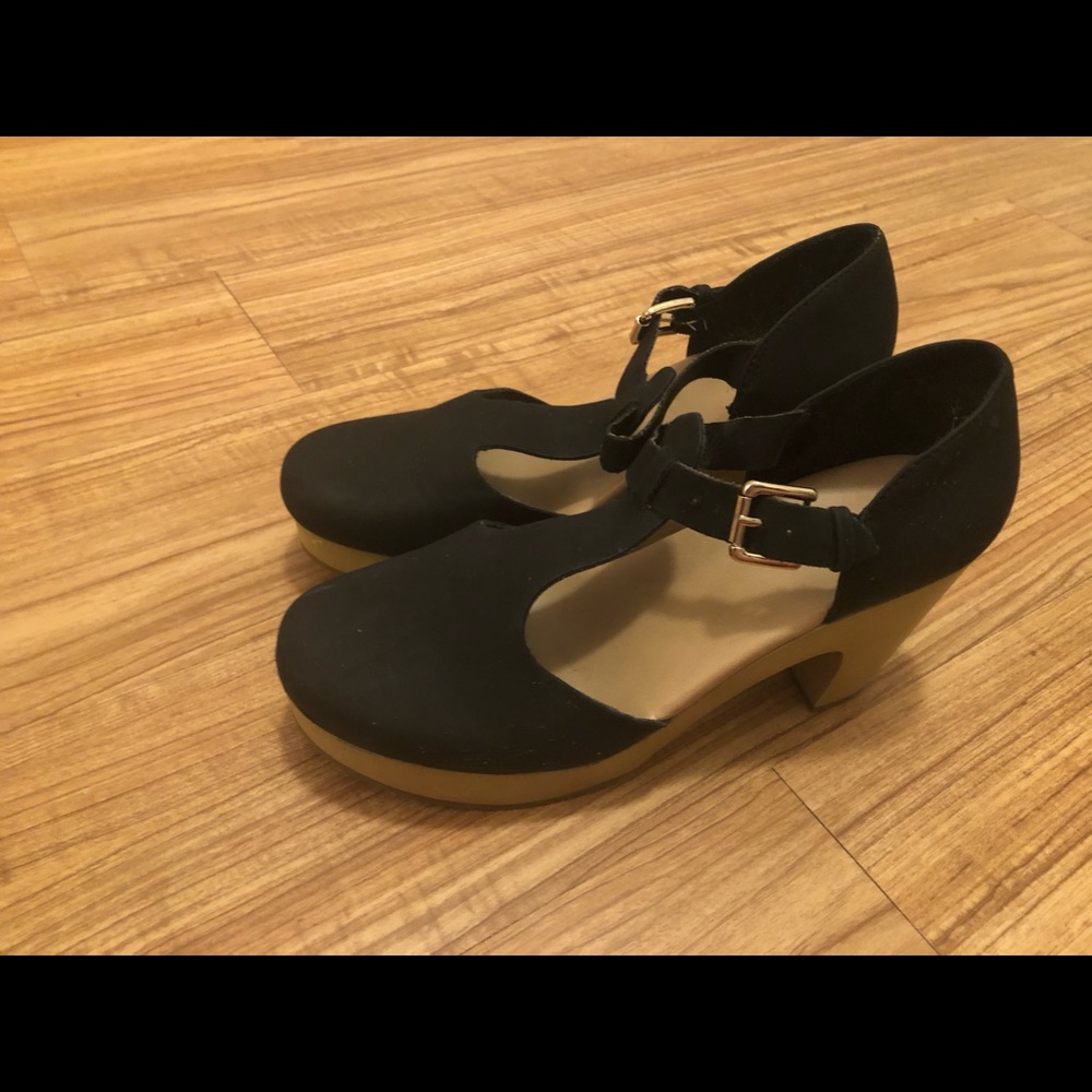 Adorable clogs